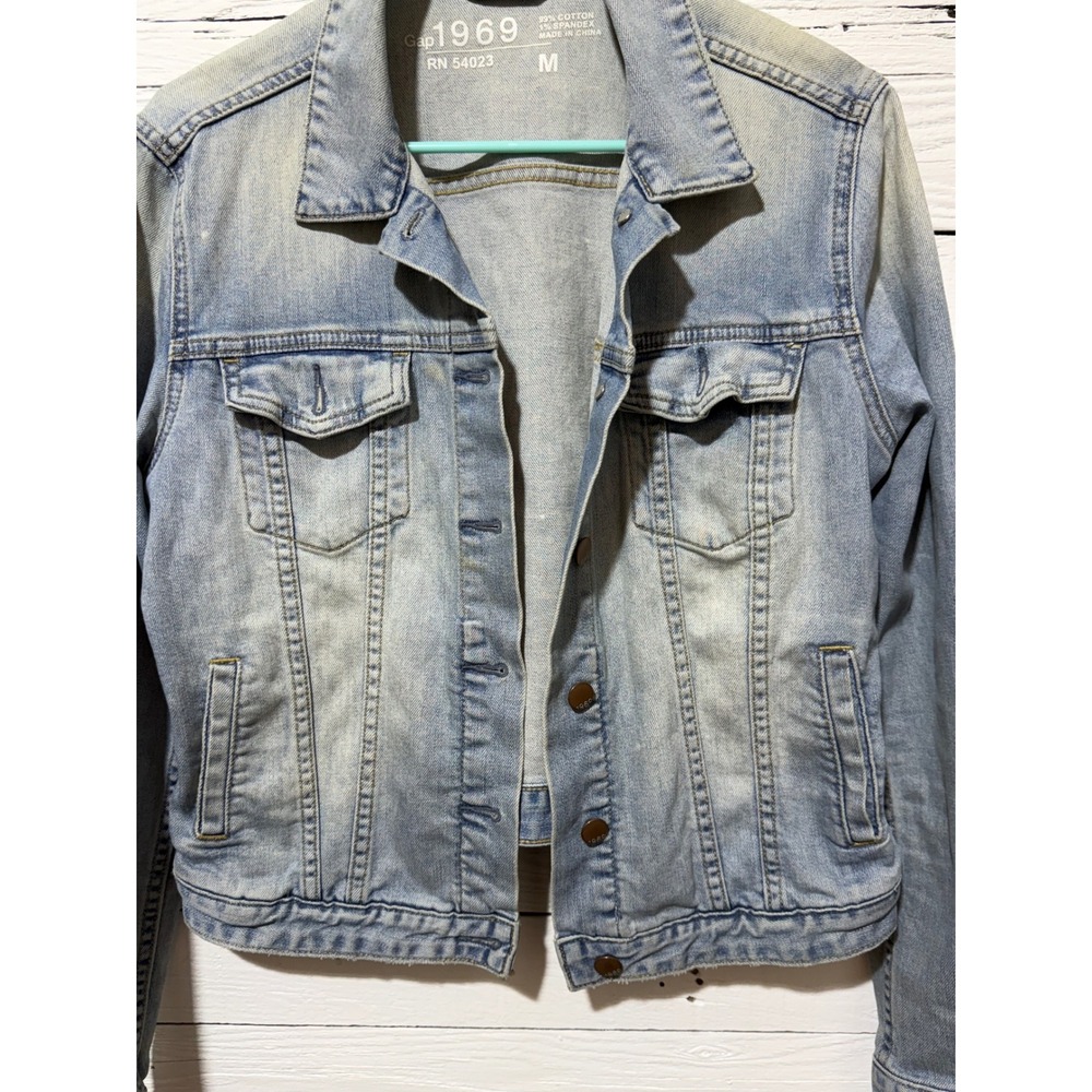 Gap Denim Jacket Womens Medium Light Wash 1969 Trucker Stretch Blue Excellent - Picture 3 of 4